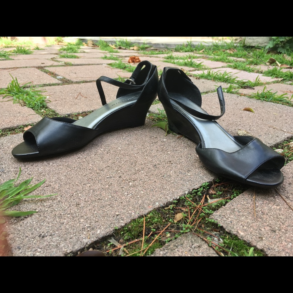 Black heels by Hillard&Hanson
